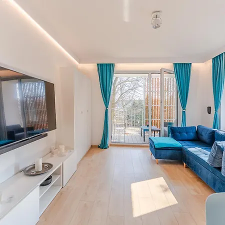 Feniks Seaside With Pool & Near Apartment Kolobrzeg